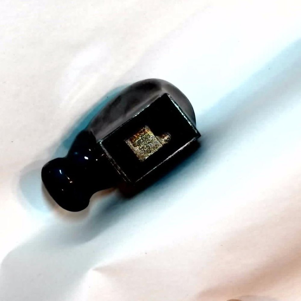 Hippo Paperweight - Picture 2 of 4